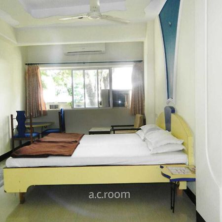 Hotel Vaishali Нашик Екстериор снимка