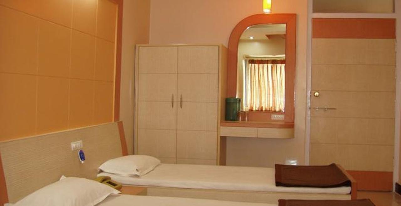 Hotel Vaishali Нашик Екстериор снимка