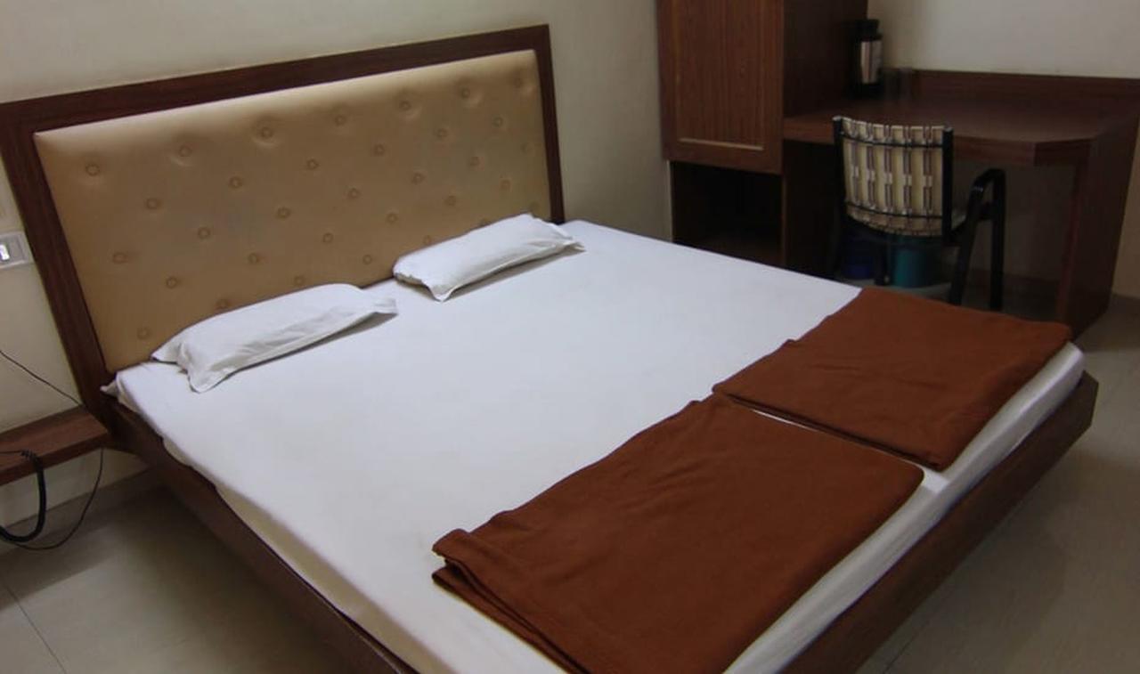 Hotel Vaishali Нашик Екстериор снимка